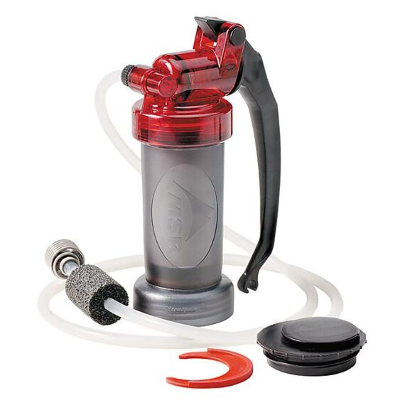 Filtre à eau LifeStraw utilisé en randonnée